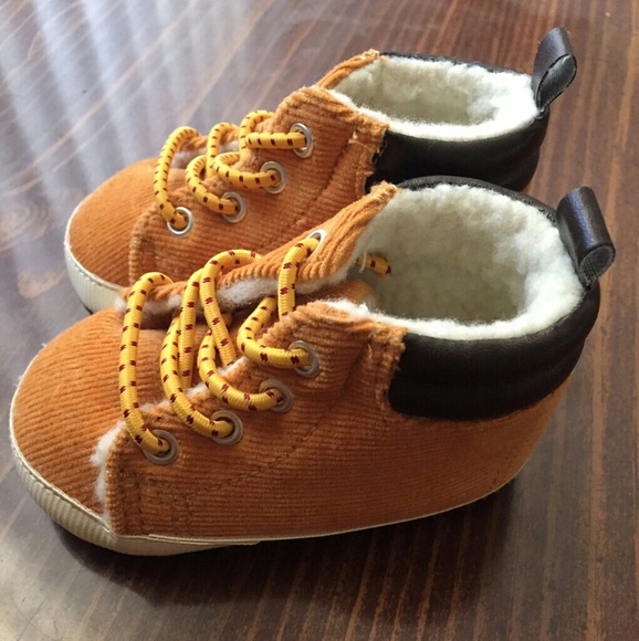 Carter 0-3 Month Boy Booties - Picture 2 of 4